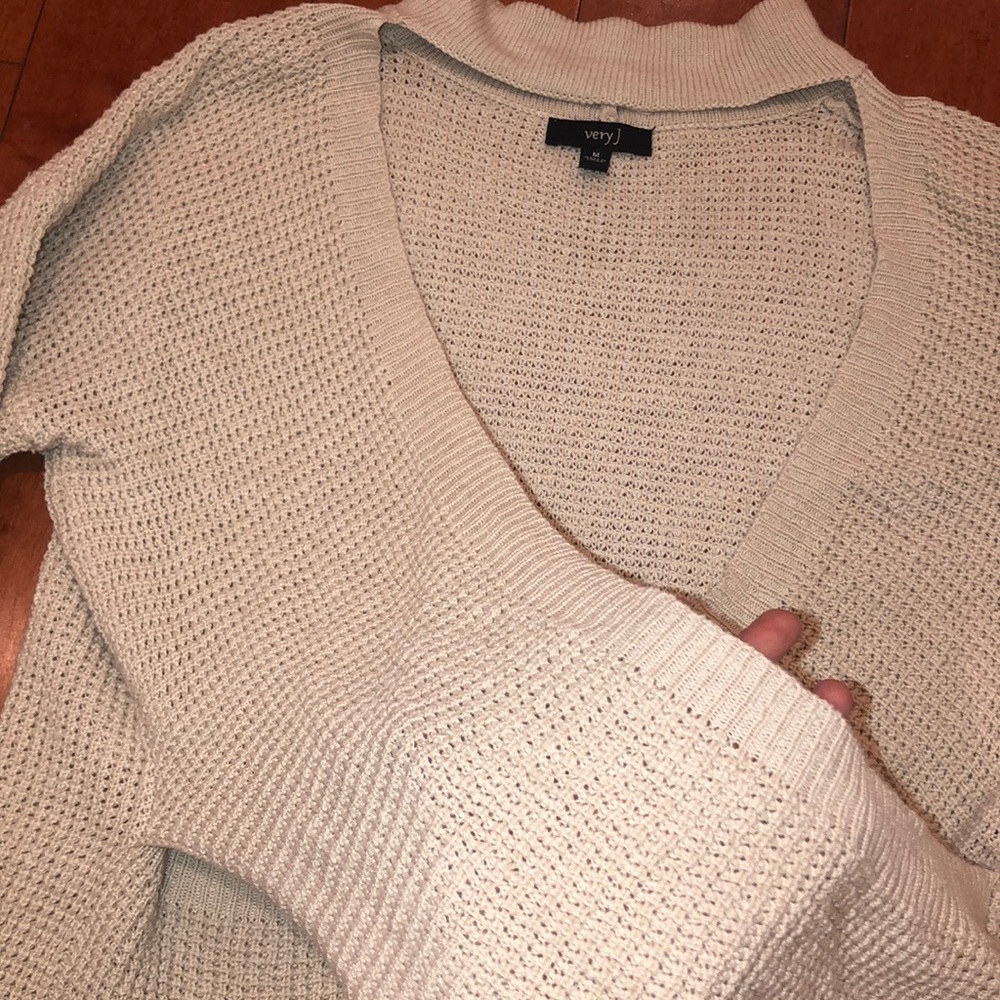Cross Low V neck Crochet Sweater - Picture 2 of 3
